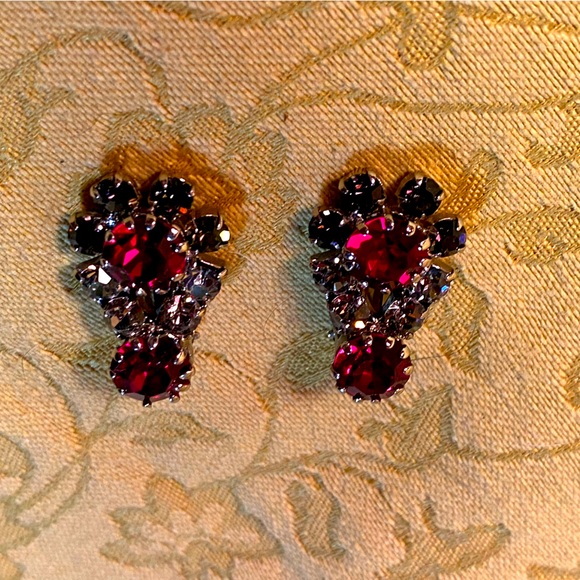 Antique Czech glass rhinestone clip on earrings red and black sparkling stones - Picture 3 of 8